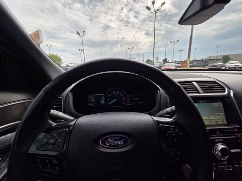 Used 2018 Ford Explorer Sport w/ Equipment Group 401A AWD/4WD image 31