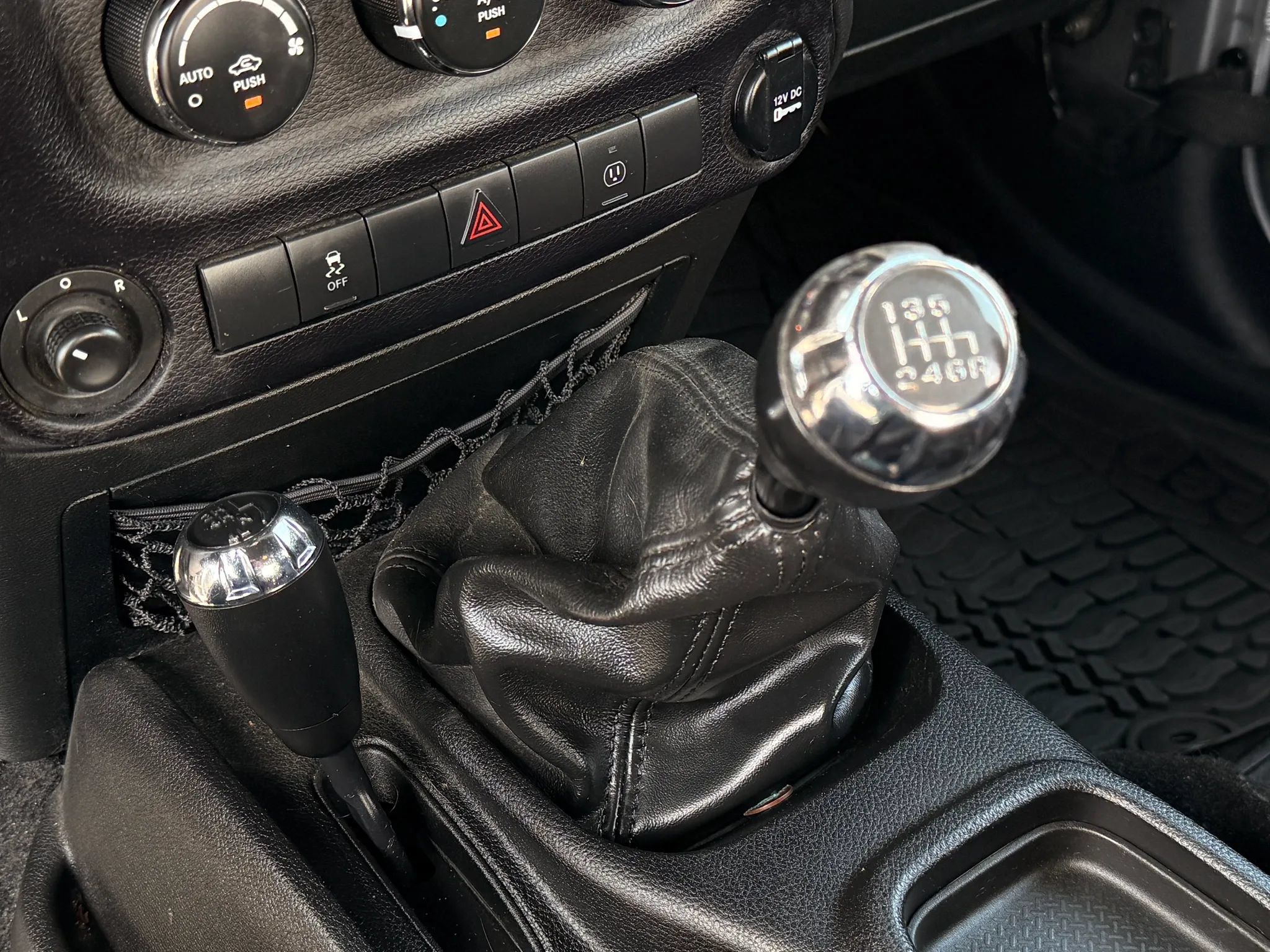 Used 2014 Jeep Wrangler Rubicon w/ Power Convenience Group AWD/4WD image 25