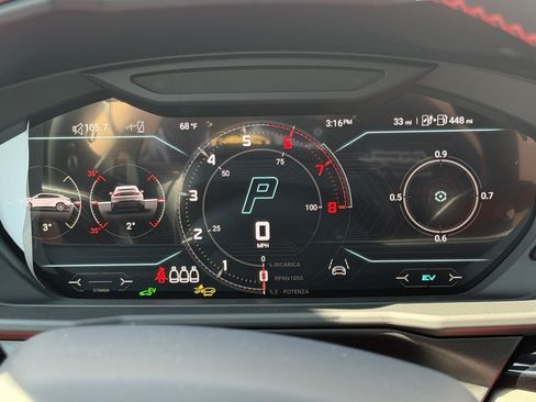 Used 2025 Lamborghini Urus SE AWD/4WD image 21
