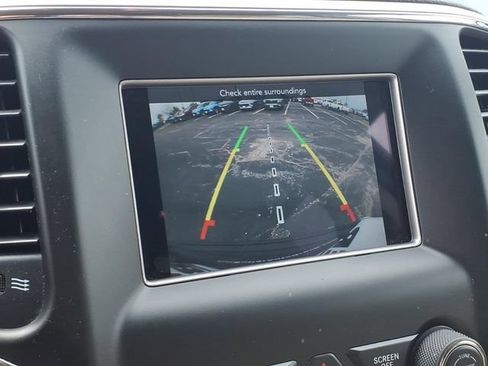 Used 2018 Jeep Grand Cherokee Laredo AWD/4WD image 5