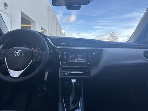 Used 2017 Toyota Corolla LE image 29