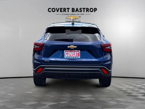Used 2024 Chevrolet Trax LS w/ Driver Confidence Package FWD image 4