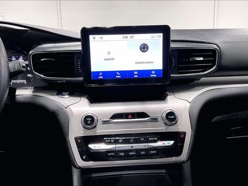 Used 2023 Ford Explorer XLT w/ Equipment Group 202A image 8