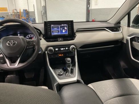 Used 2022 Toyota RAV4 XLE w/ Convenience Package AWD/4WD image 12