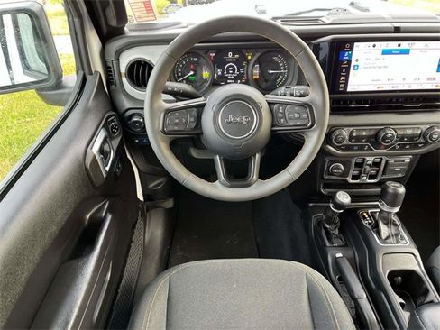 Used 2024 Jeep Wrangler Unlimited w/ Convenience Group image 10