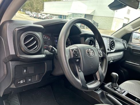 Used 2020 Toyota Tacoma SR w/ SR Convenience Package image 10