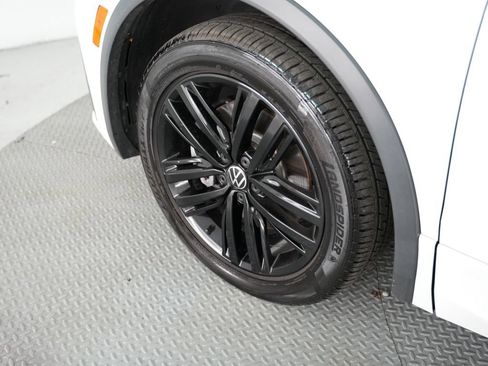 Used 2022 Volkswagen Tiguan SE R-Line FWD image 55