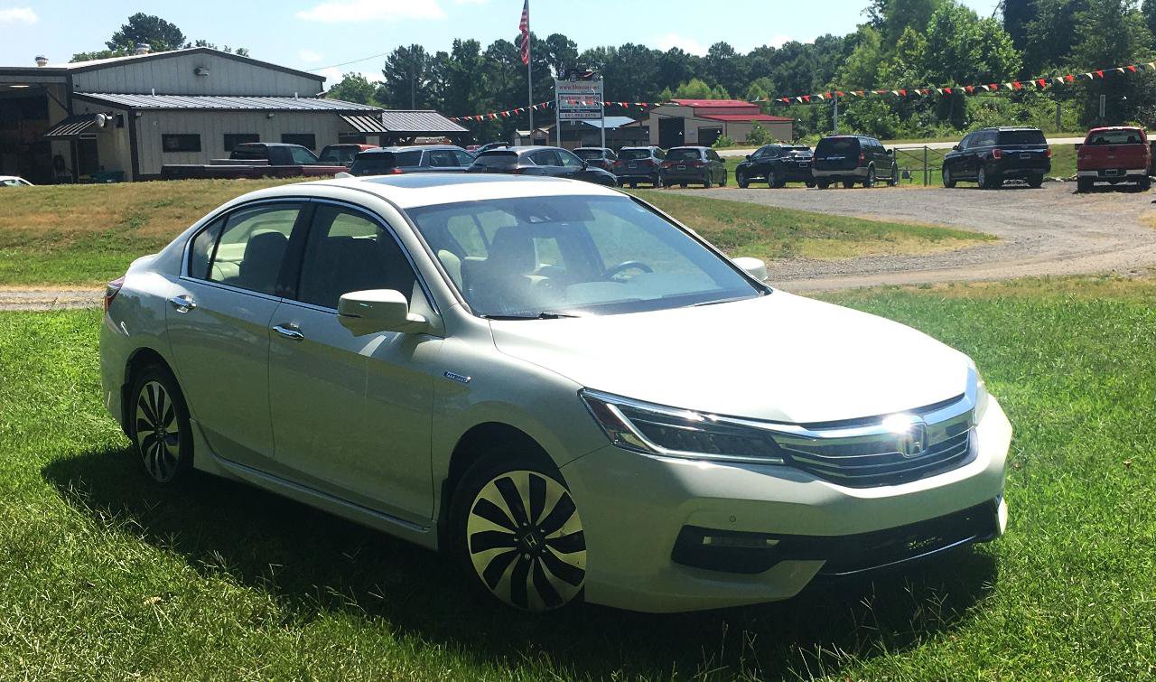 Used 2017 Honda Accord Touring image 7