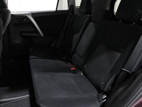 Used 2018 Toyota RAV4 LE image 17