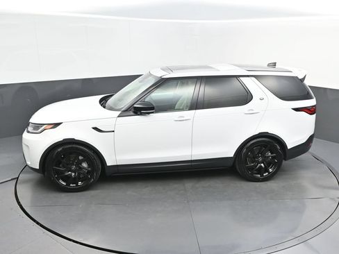 Used 2025 Land Rover Discovery S AWD/4WD image 12