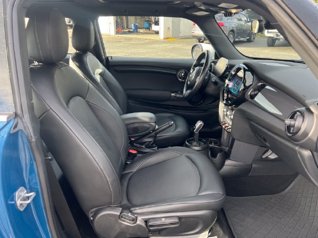 Used 2022 MINI Cooper 2-Door Hardtop FWD image 9