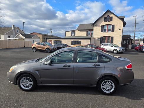 Used 2011 Ford Focus SE image 9