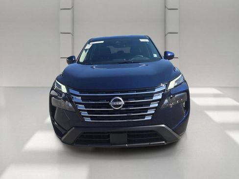 Used 2025 Nissan Rogue SV FWD image 2