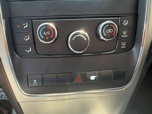 Used 2011 Jeep Grand Cherokee Laredo w/ Security & Convenience Group AWD/4WD image 22