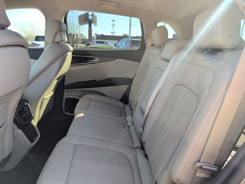 Used 2019 Lincoln Nautilus Reserve image 32