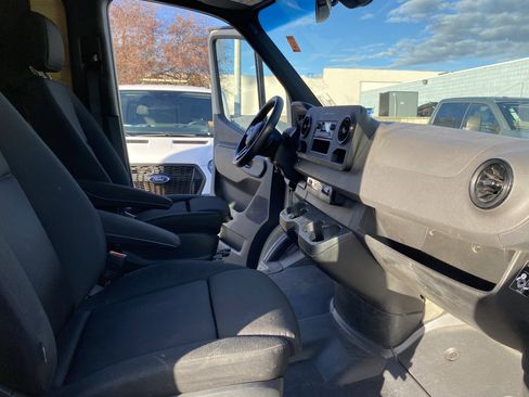 Used 2022 Mercedes-Benz Sprinter 1500 image 23