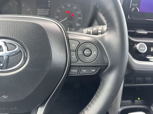 Used 2025 Toyota Corolla Cross LE image 14