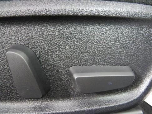 Used 2019 Genesis G70 2.0T Advanced image 37