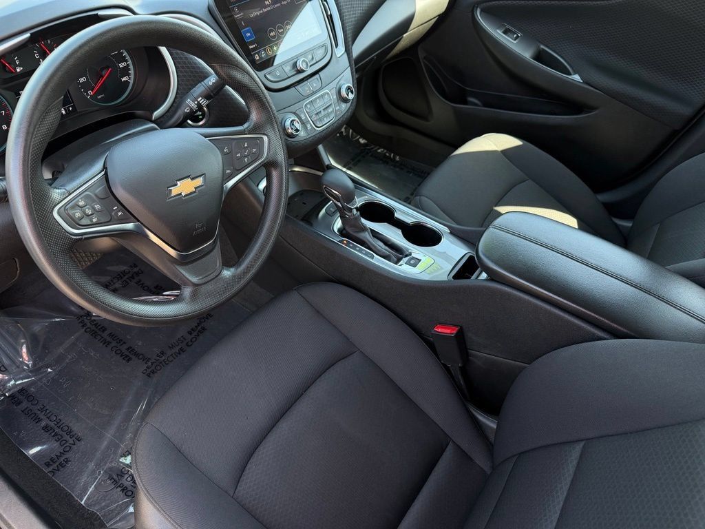 Used 2025 Chevrolet Malibu LT FWD image 16