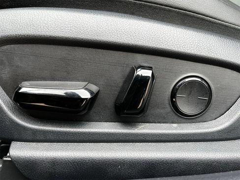 Used 2025 Lexus ES 300h w/ Premium Package image 24