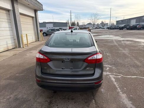 Used 2015 Ford Fiesta SE image 3