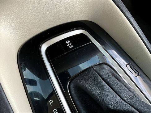 Used 2026 Toyota Corolla LE image 31