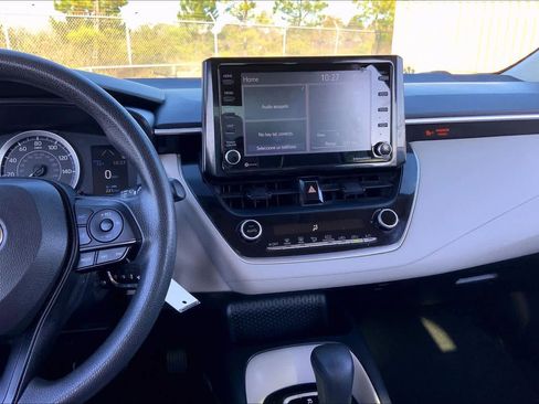 Used 2022 Toyota Corolla LE image 6