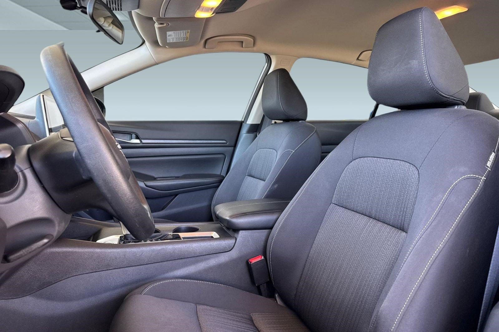 Used 2025 Nissan Altima 2.5 SV FWD image 5