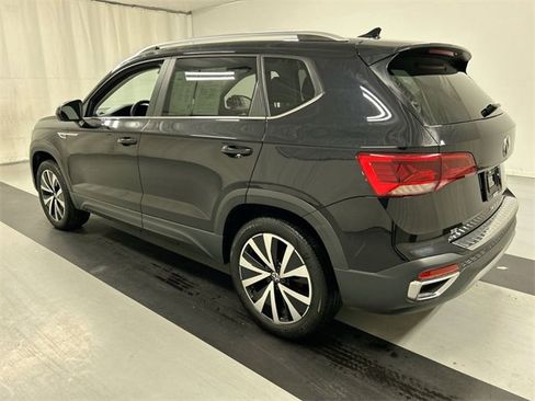 Certified 2023 Volkswagen Taos SE image 8