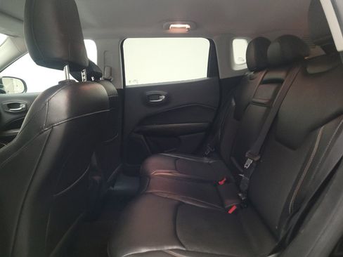 Used 2018 Jeep Compass Latitude FWD image 18