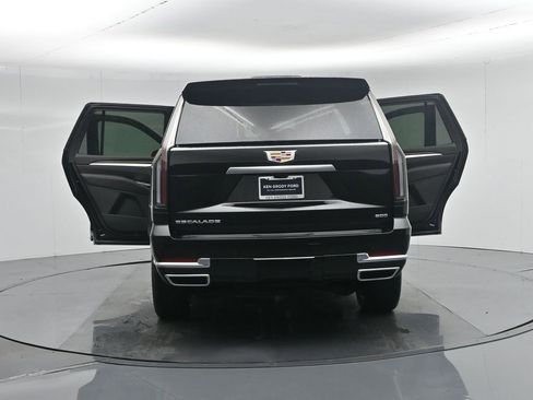 Used 2026 Cadillac Escalade Platinum Luxury image 38