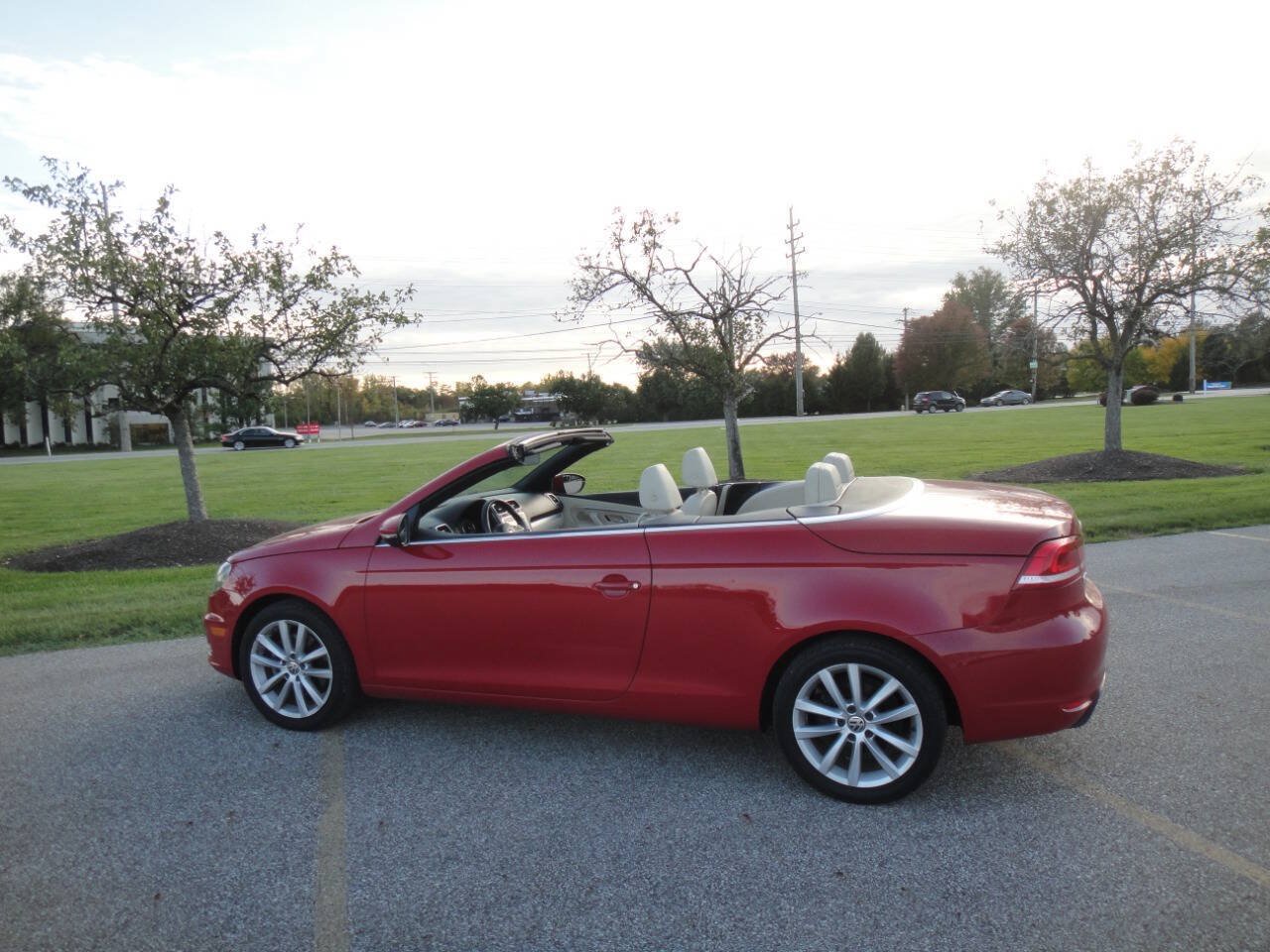 Used 2012 Volkswagen Eos Komfort FWD image 12