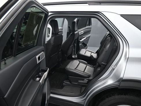 Used 2024 Ford Explorer XLT w/ Equipment Group 202A AWD/4WD image 17