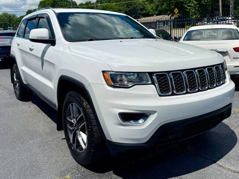 Used 2020 Jeep Grand Cherokee Laredo w/ Quick Order Package 2BN North AWD/4WD image 3