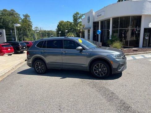 Used 2023 Volkswagen Tiguan SE FWD image 2