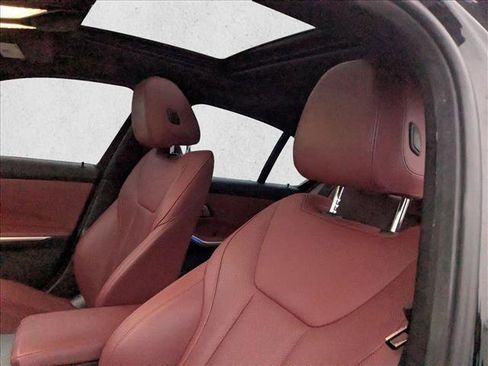 Used 2022 BMW 330i Sedan w/ M Sport Package image 17