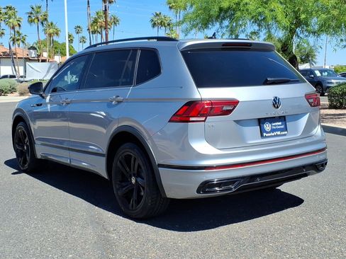 Certified 2024 Volkswagen Tiguan SE R-Line image 5