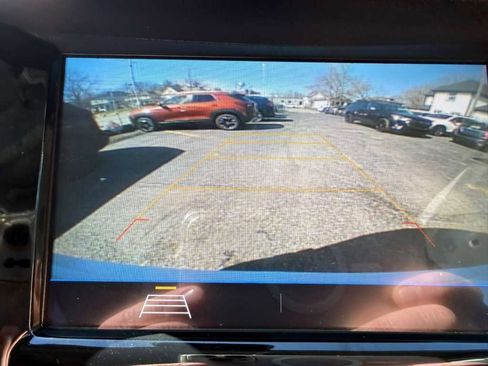 Used 2019 Chevrolet Trax LT w/ LT Convenience Package image 25