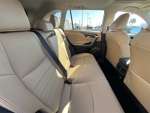 Used 2023 Toyota RAV4 XLE Premium image 15