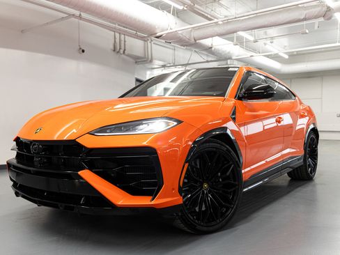 Used 2025 Lamborghini Urus SE image 10