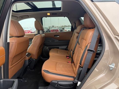 Used 2024 Nissan Pathfinder Platinum w/ Cargo Package image 11