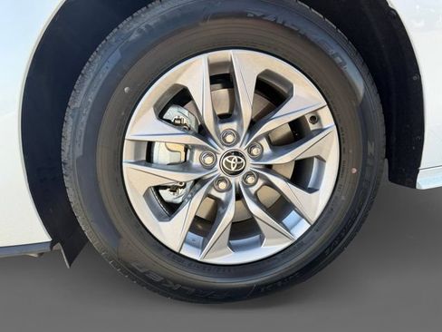Certified 2026 Toyota Sienna XLE FWD image 12