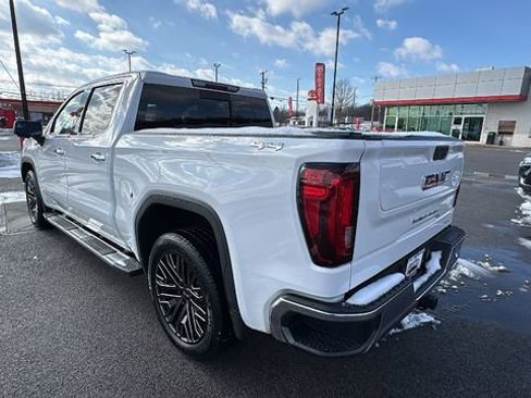 Used 2022 GMC Sierra 1500 SLT w/ SLT Convenience Package image 3
