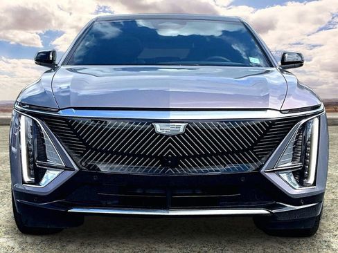 Used 2025 Cadillac Lyriq Luxury w/ LPO, Floor Liner Package AWD/4WD image 2