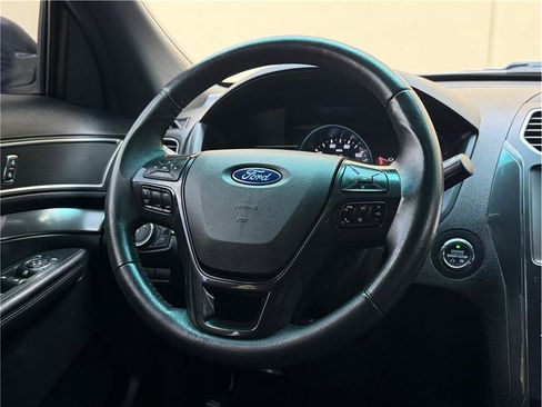 Used 2019 Ford Explorer XLT w/ Equipment Group 201A FWD image 9
