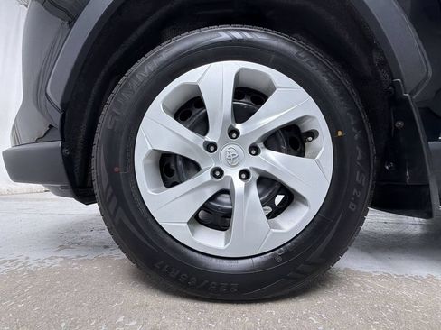 Certified 2022 Toyota RAV4 LE AWD/4WD image 15