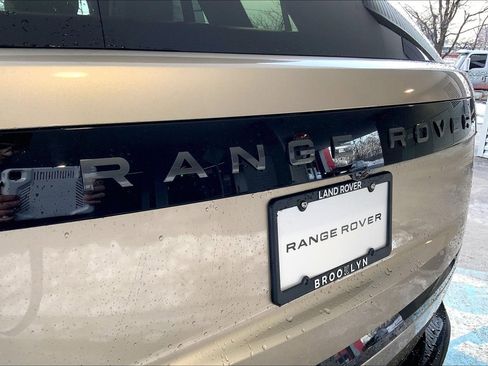 New 2026 Land Rover Range Rover Long Wheelbase SE image 15