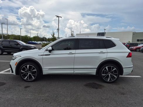 Used 2023 Volkswagen Tiguan SEL R-Line AWD/4WD image 9