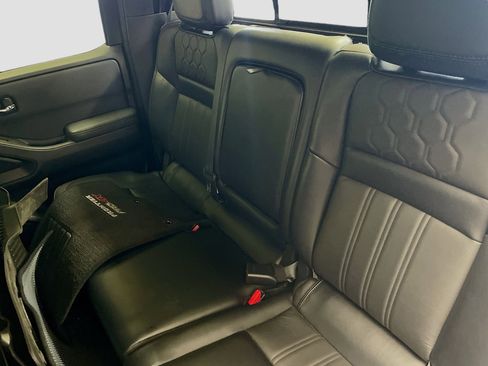 Used 2022 Nissan Frontier PRO-4X w/ Pro-4X Premium Package image 19