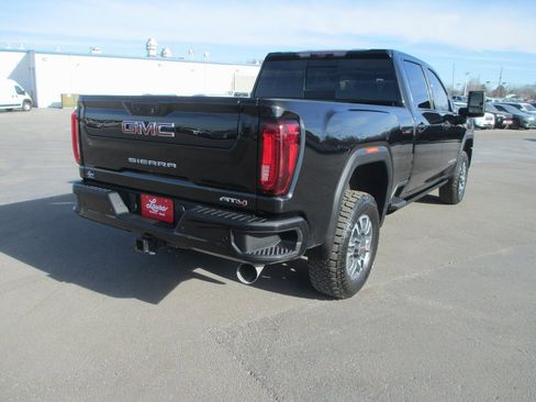 Certified 2022 GMC Sierra 2500 AT4 w/ AT4 Preferred Package image 5